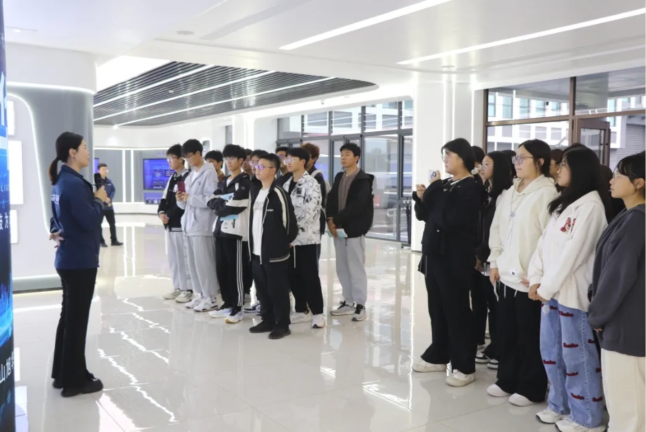 筑牢基础 展望未来 ▏唐山学院会计学院学生到凯发k8旗舰智能参观学习